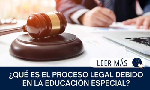 Un profesional del derecho trabajando en una computadora, con un mazo sobre la mesa. El texto dice: ¿QUÉ ES EL PROCESO LEGAL DEBIDO EN LA EDUCACIÓN ESPECIAL? | LEER MÁS