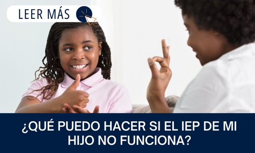 El texto dice: ¿QUÉ PUEDO HACER SI EL IEP DE MI HIJO NO FUNCIONA? LEER MÁS Imagen de: Una estudiante sentada con su maestra, comunicándose a través del lenguaje de señas americano (ASL).