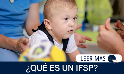 Bebé con discapacidad del desarrollo gateando. El texto dice: ¿QUÉ ES UN IFSP? | LEER MÁS