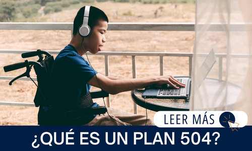 Niño en silla de ruedas trabajando en una computadora portátil al aire libre.  El texto dice: ¿QUÉ ES UN PLAN 504? | LEER MÁS